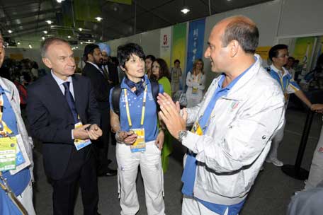 Il Ministro Frattini visita la squadra Italiana al Villaggio Olimpico